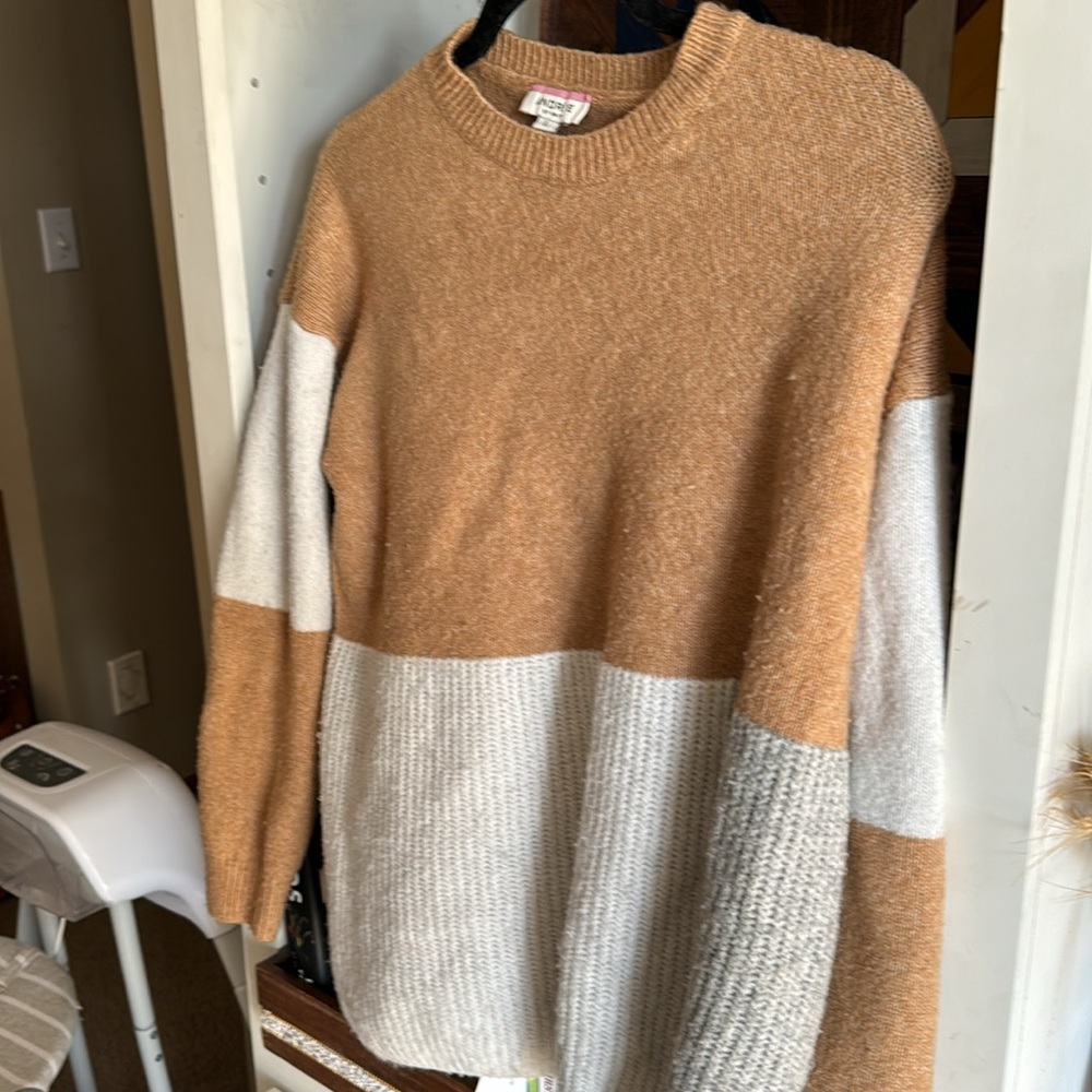 Color Block Sweater - Large - Picture 4 of 7